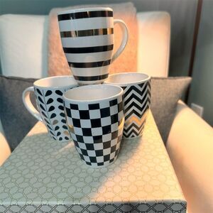 Macy's Set of 4 Ceramic Coffee Mugs Geometric Black White Gold Design